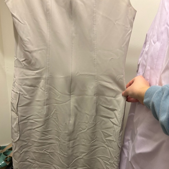 Calvin Klein sleeveless dress. Pockets on side. Zippered back - Picture 3 of 3